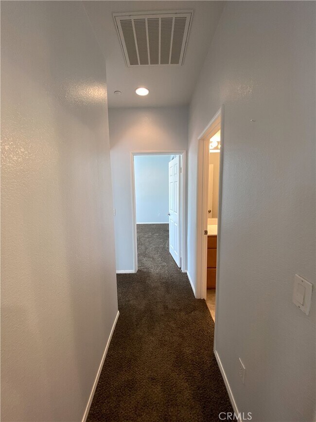 Building Photo - 15651 Vista Way