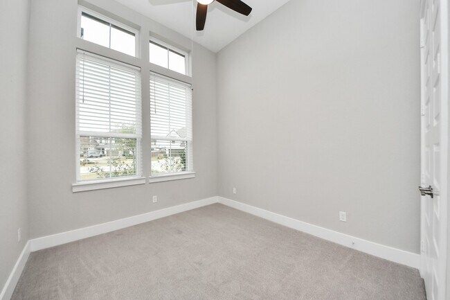 Building Photo - 24815 Pavonia Lake Ln