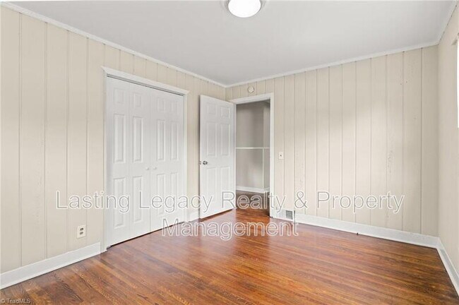 Building Photo - 1200 Lamont Dr