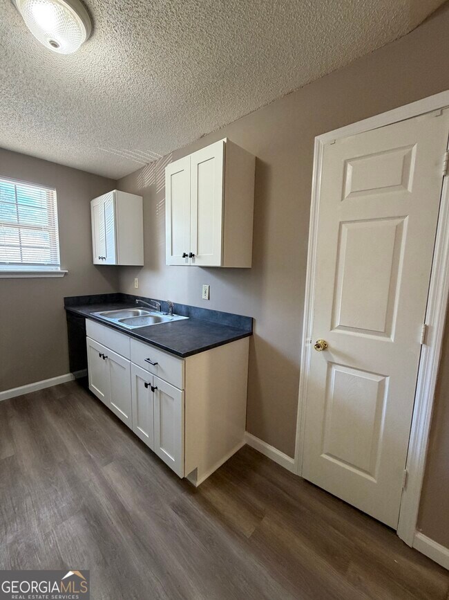 Building Photo - 409 Baltic Ct