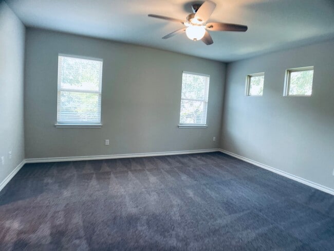 Building Photo - Charming Nestled Home near 281 and 1604