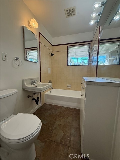 Building Photo - 605 North Pl