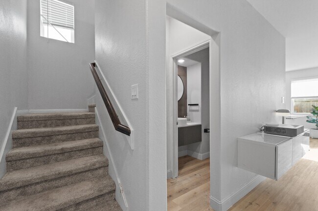 Building Photo - 5426 Oriente Ln