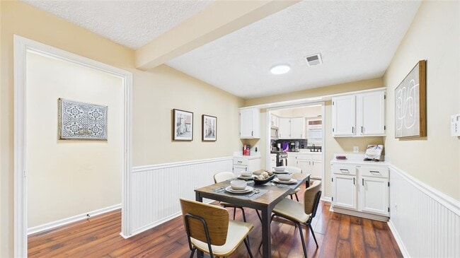 Building Photo - 1658 Du Barry Ln