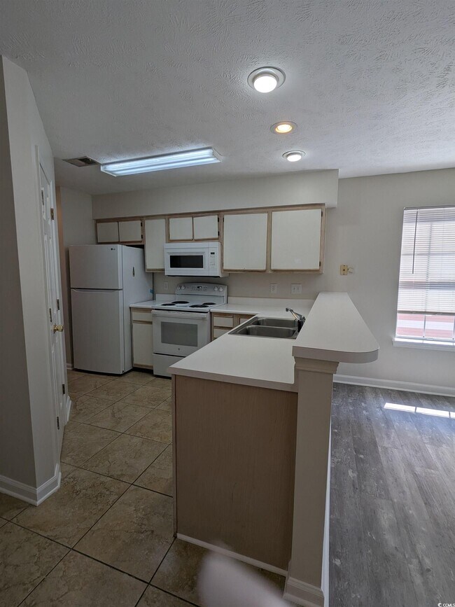 Building Photo - 627 Waterway Village Blvd