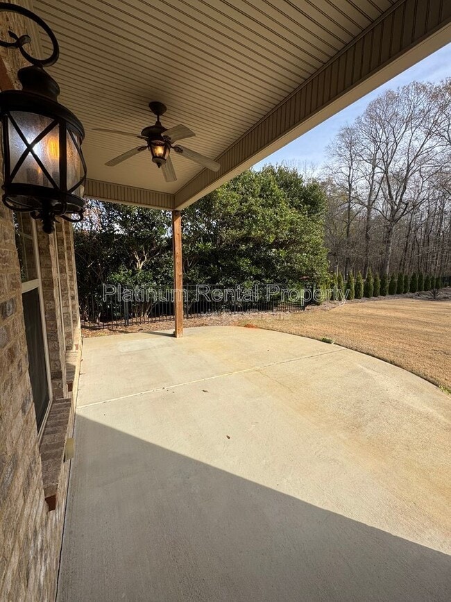 Building Photo - 1811 Traditions Way