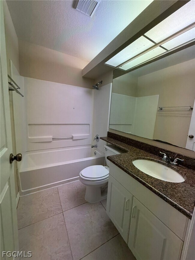 Building Photo - 414 SE 7th St