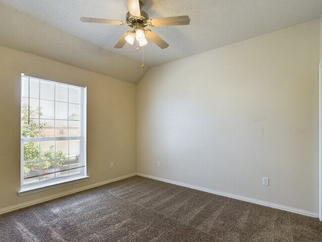 Building Photo - 1001 Krenek Tap Rd