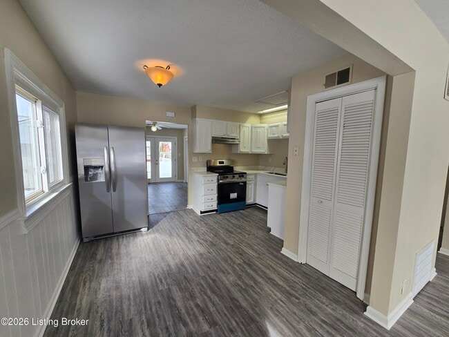 Building Photo - 214 Alpha Ave