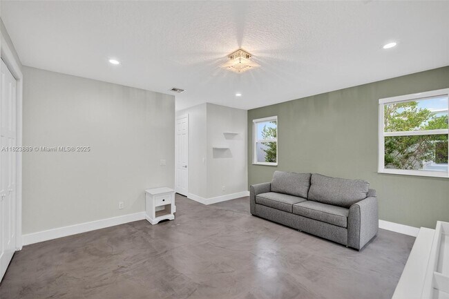 Building Photo - 459 SW 5th Ave