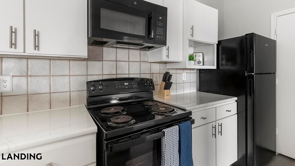 Building Photo - 9835 Fredericksburg Rd