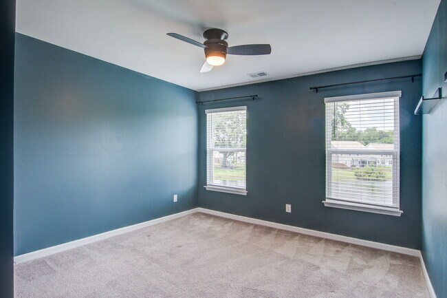 Building Photo - 2732 Harmony Lake Dr