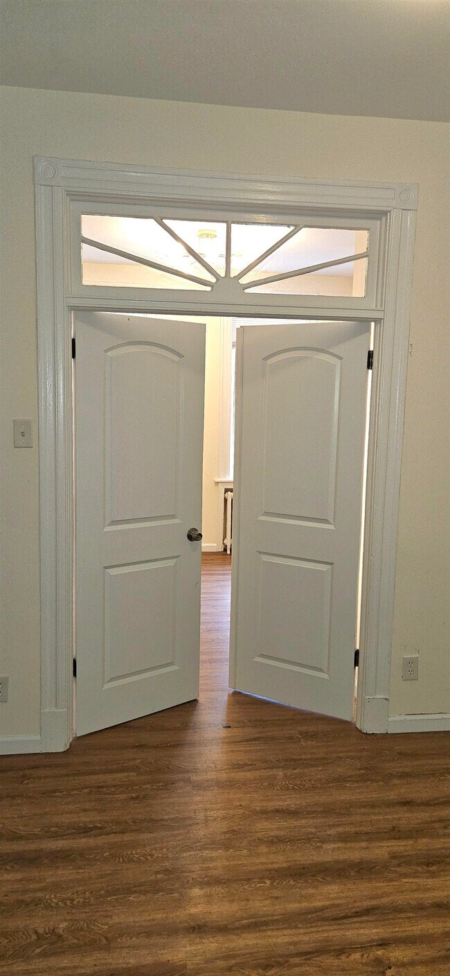 Building Photo - 327 Jackson St