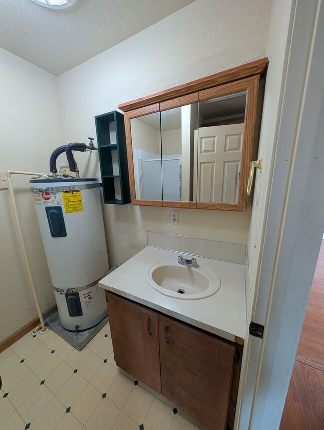Building Photo - 1 Bedroom 1 Bath | White Salmon, WA