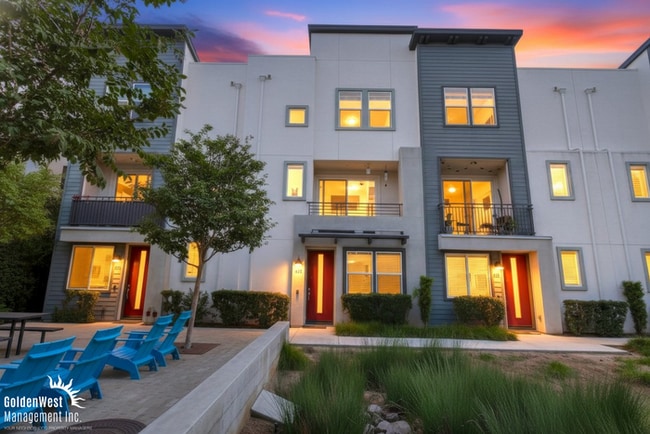 Building Photo - Stylish 3Bdm 3Ba Townhouse with Modern Upgrades and Prime Location in Escondido!