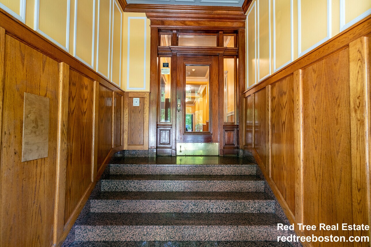 Building Photo - 98 Queensberry St