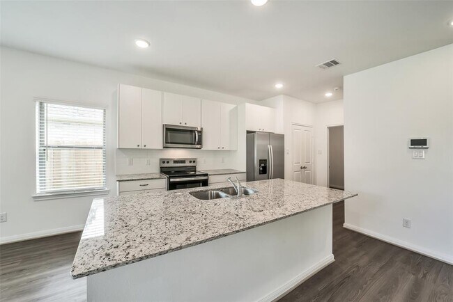 Building Photo - 11611 Moltere Dr