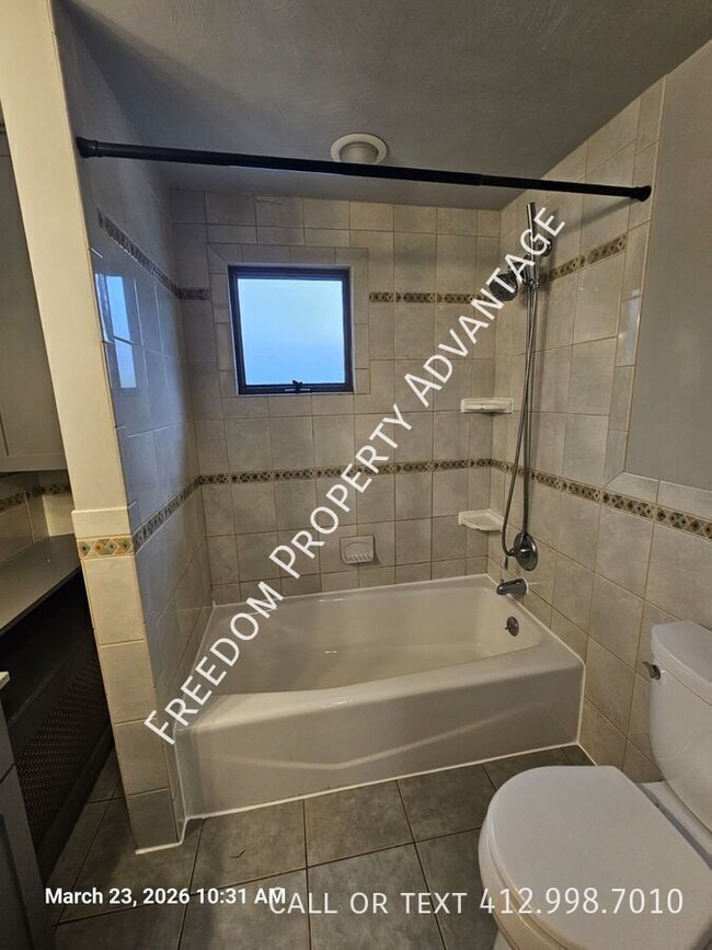 Building Photo - 1920 Idaho St