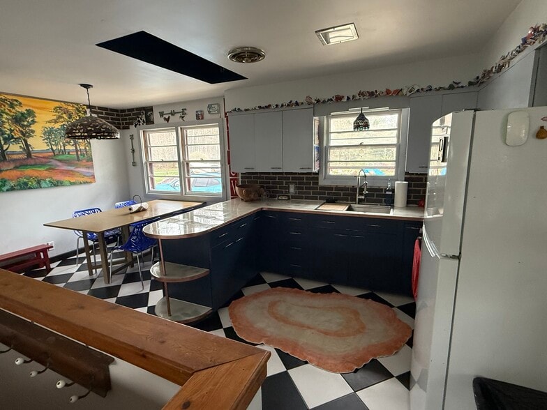 Building Photo - 32275 Center St