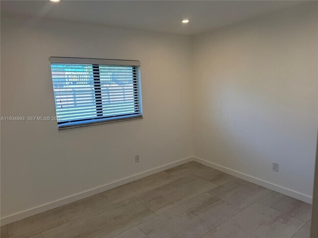 Building Photo - 2832 SW 124th Ct