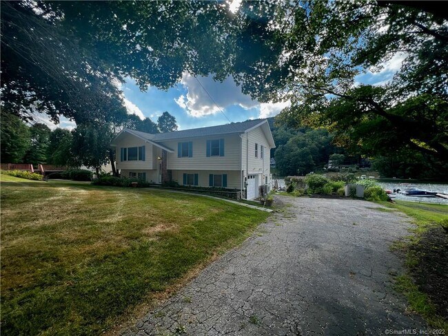 Building Photo - 17 Pinewood Shores