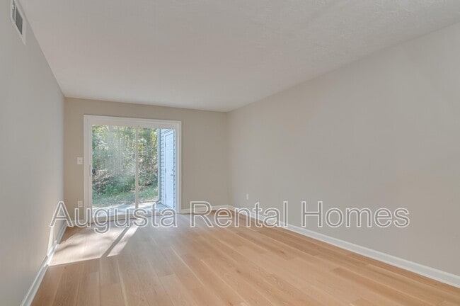 Building Photo - 2806 Thomas Ln