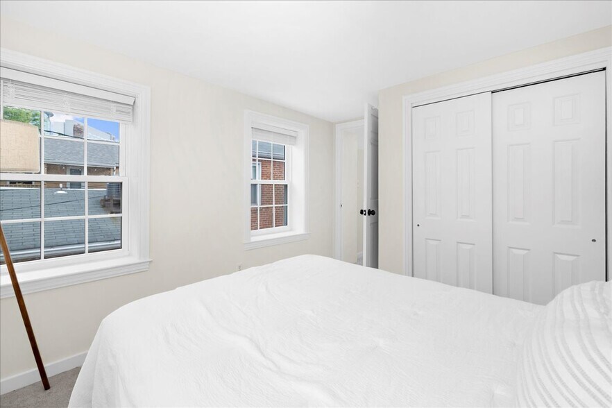 Building Photo - 656 Washington Blvd