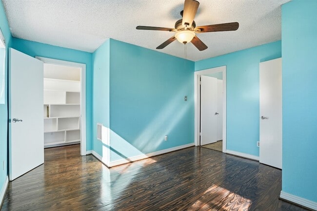 Building Photo - 818 Cedar Rd