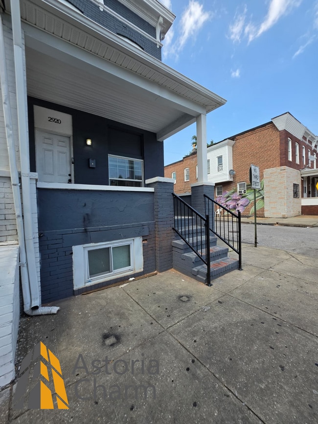 Building Photo - Fully Renovated 4 Bed 3 Bath End Unit Rowhome with Den, Ensuite and Finished Basement