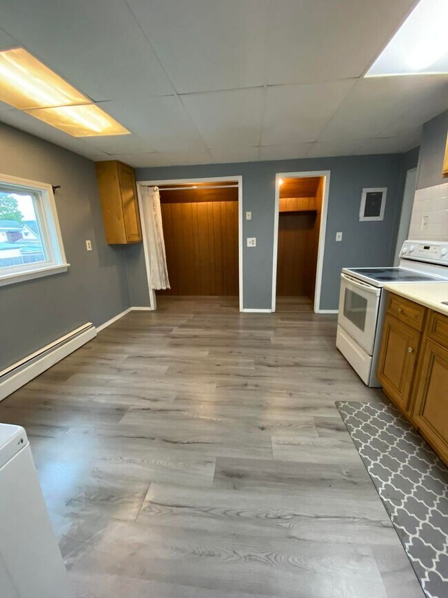 Building Photo - 427 3rd Ave