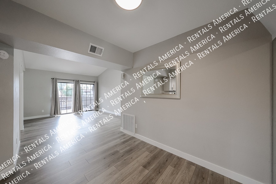 Building Photo - 700 E Mesquite Cir