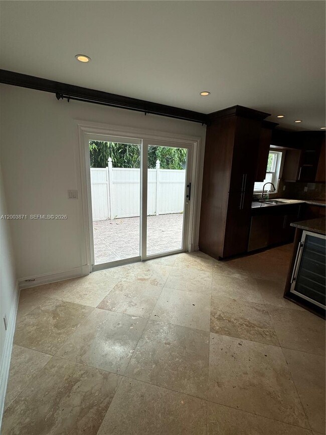 Building Photo - 3920 Woodside Dr