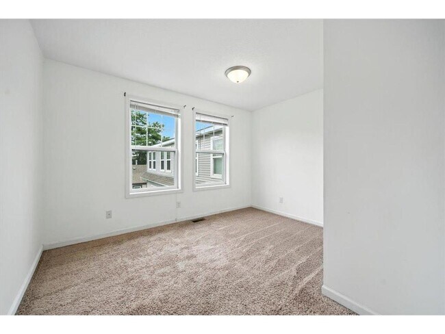 Building Photo - 600 W 32nd St