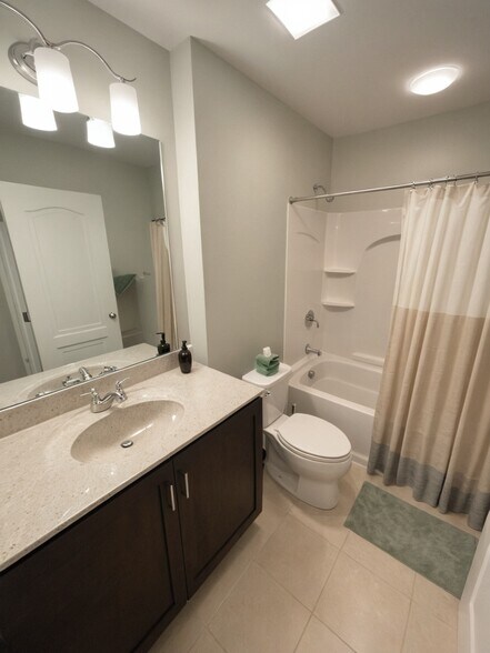 Building Photo - 680 Freedom Dr