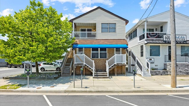 Building Photo - 714 West Ave