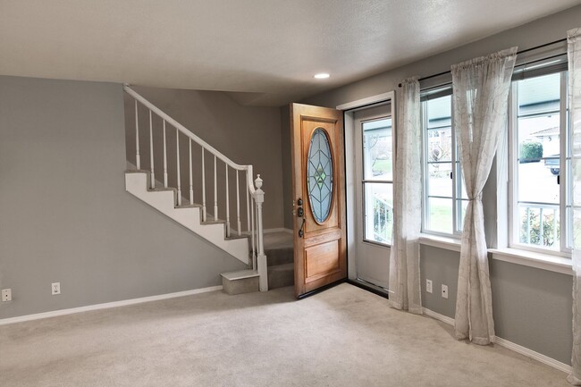 Building Photo - Beautiful Home in Gleneagle Neighborhood
