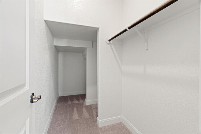 Building Photo - 520 Madelines Mdw Ln