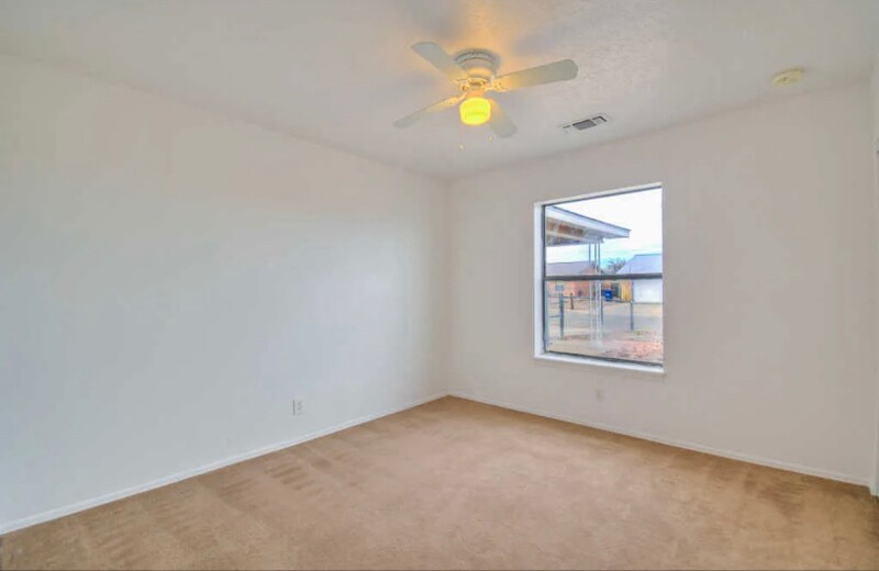 Building Photo - 856 Lancelot St