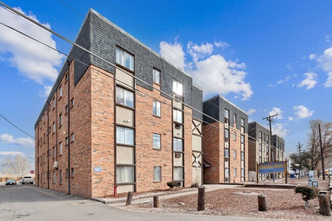 Building Photo - 2647 W Evans Ave