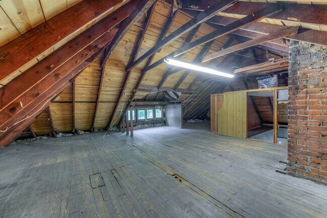 Building Photo - JULY MOVE IN SPECIAL - 1/2 OFF FIRST MONTH...