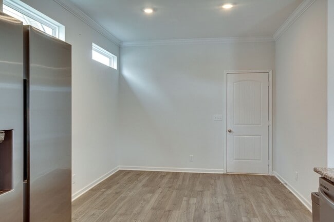 Building Photo - 5020 Bridgemore Blvd