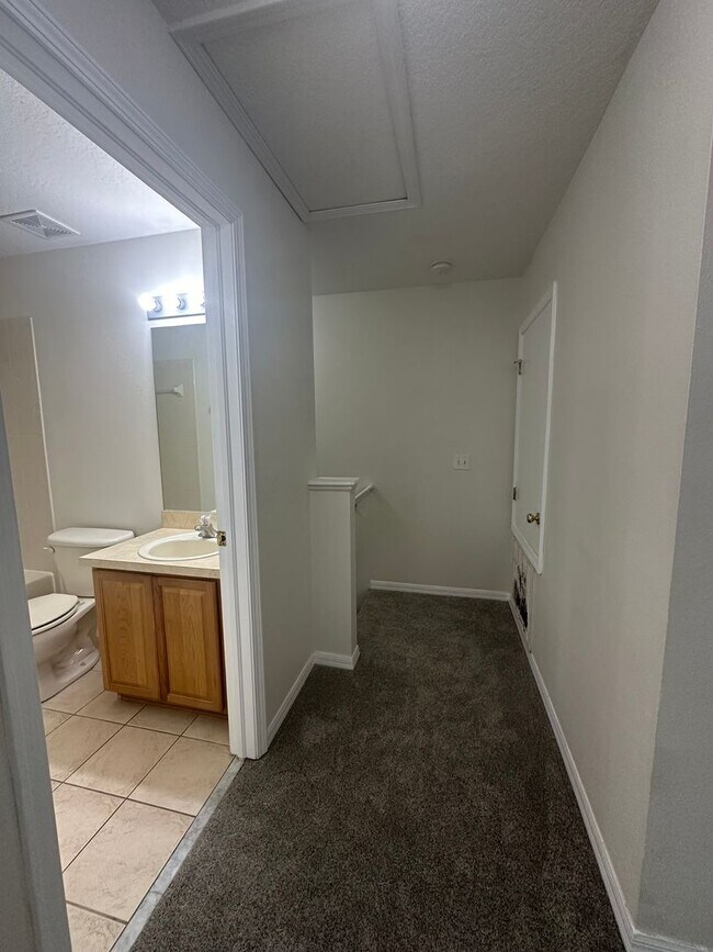 Building Photo - 214 Drawbridge Ln