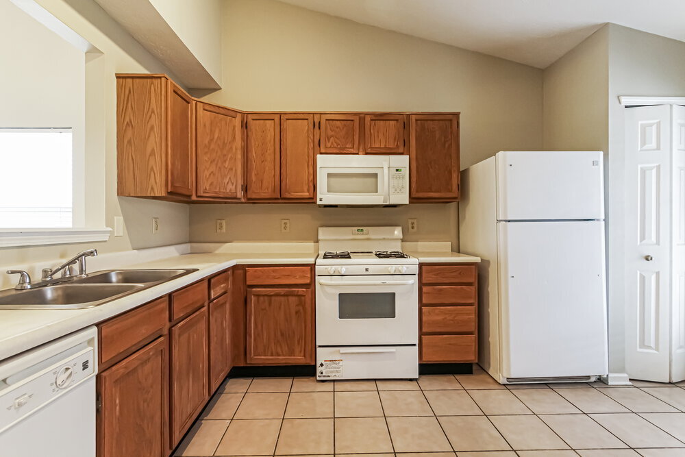 Building Photo - 5384 Lakeside Manor Dr