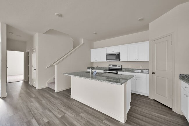 Building Photo - For Lease | 5 Bed, 4 Bath | 2,784 Sq Ft | Chapel Run Community |