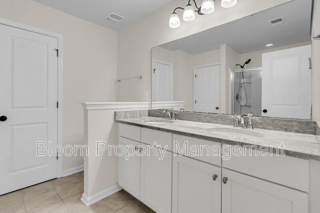 Building Photo - 1660 Bridwell Ln