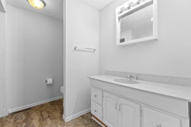 Building Photo - Spacious 3-Bedroom with Private Patio in Westerville