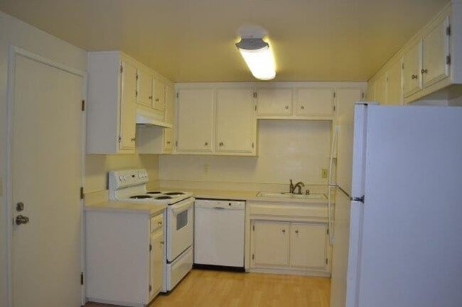 Building Photo - Scripps Drive Duplex