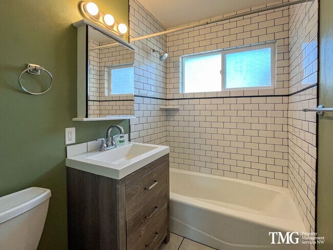 Building Photo - Remodeled Rambler for Rent! New Floors, New Bathroom, Fully Fenced Yard, Pets Welcome!