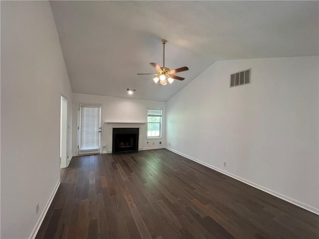 Building Photo - 678 Arbour Way