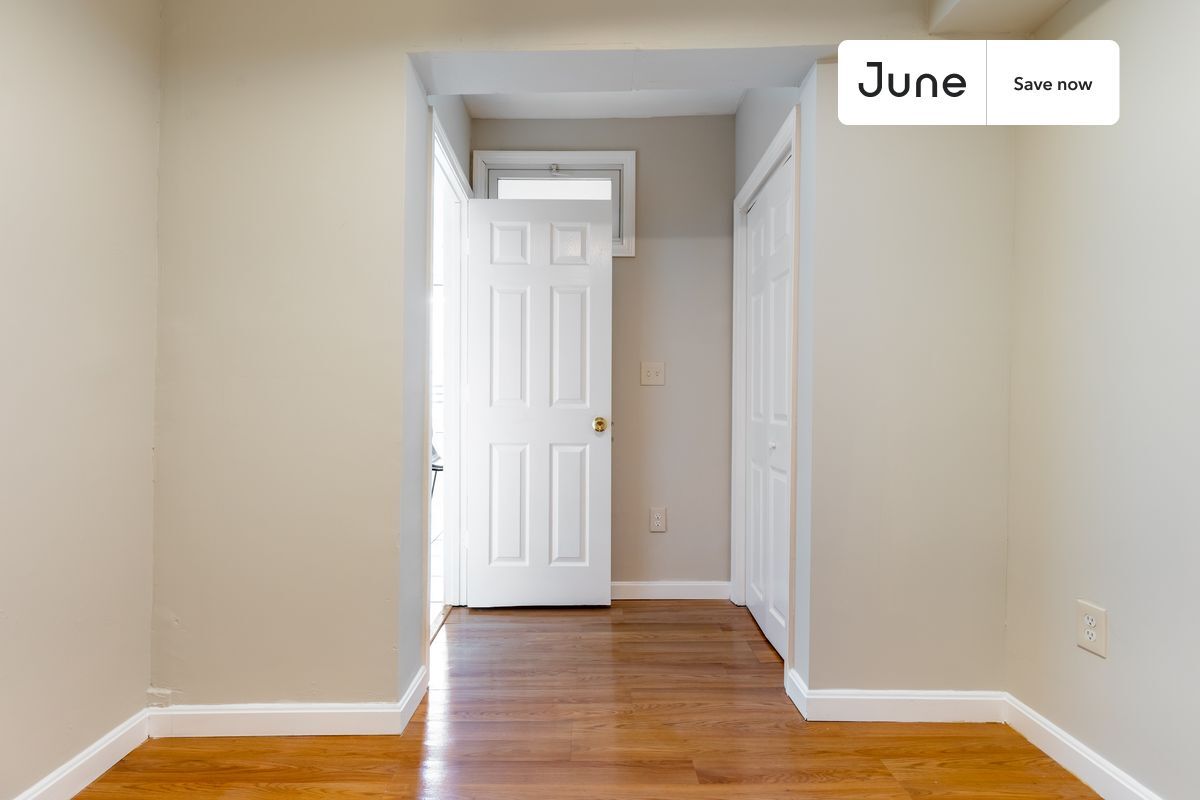 Building Photo - 102 Tyler St